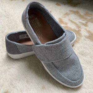 TOMS Altair Gray Felt Suede Slip On Loafers